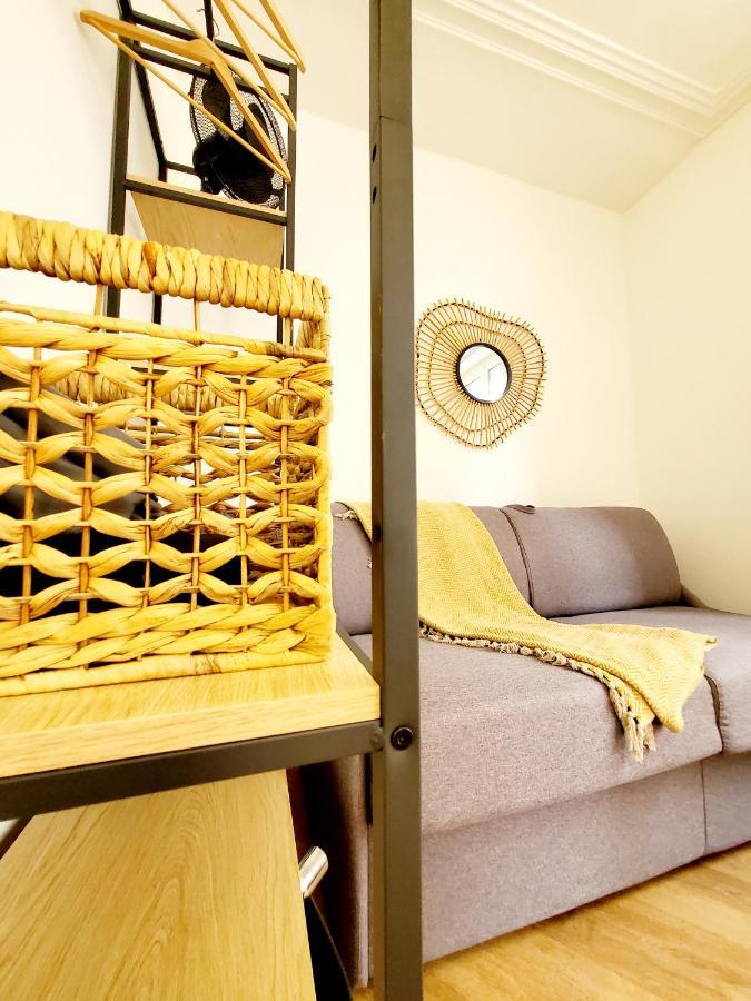 Studio Jeannette: Beachside Balcony Retreat with Wi-Fi Trouville-sur-Mer Exterior photo