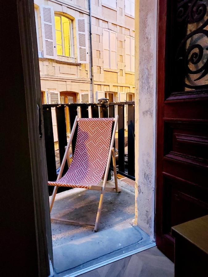 Studio Jeannette: Beachside Balcony Retreat with Wi-Fi Trouville-sur-Mer Exterior photo